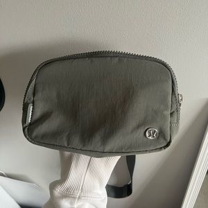 lululemon belt bag only used ONCE